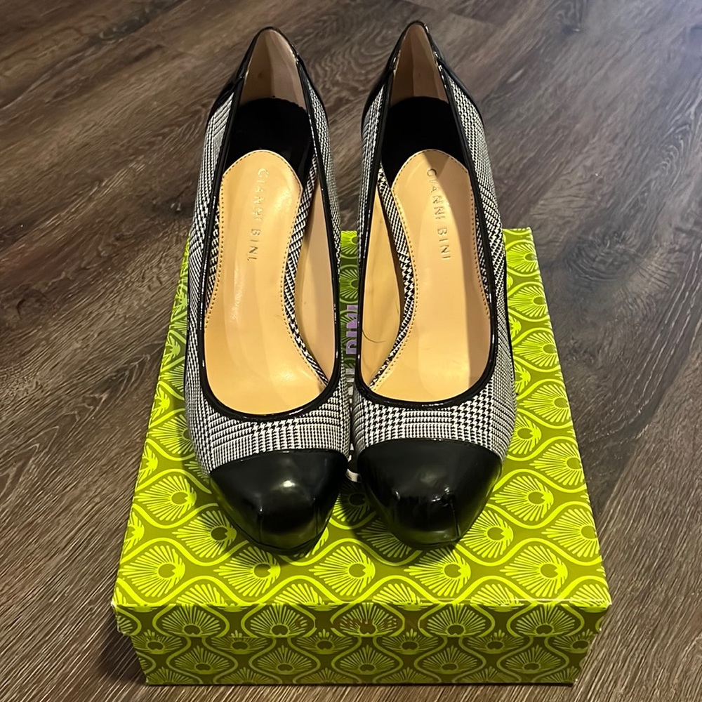 Gianni Bini Black and White Plaid Closed Toed Heel